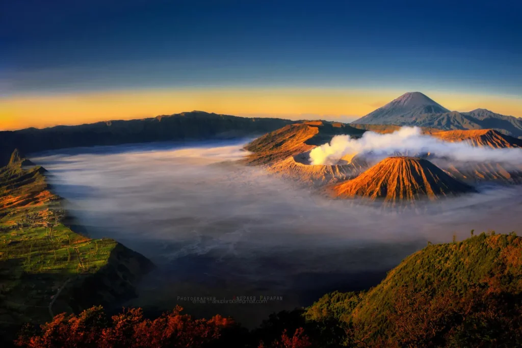 Gunung Sakral dengan Pemandangan yang Menawan